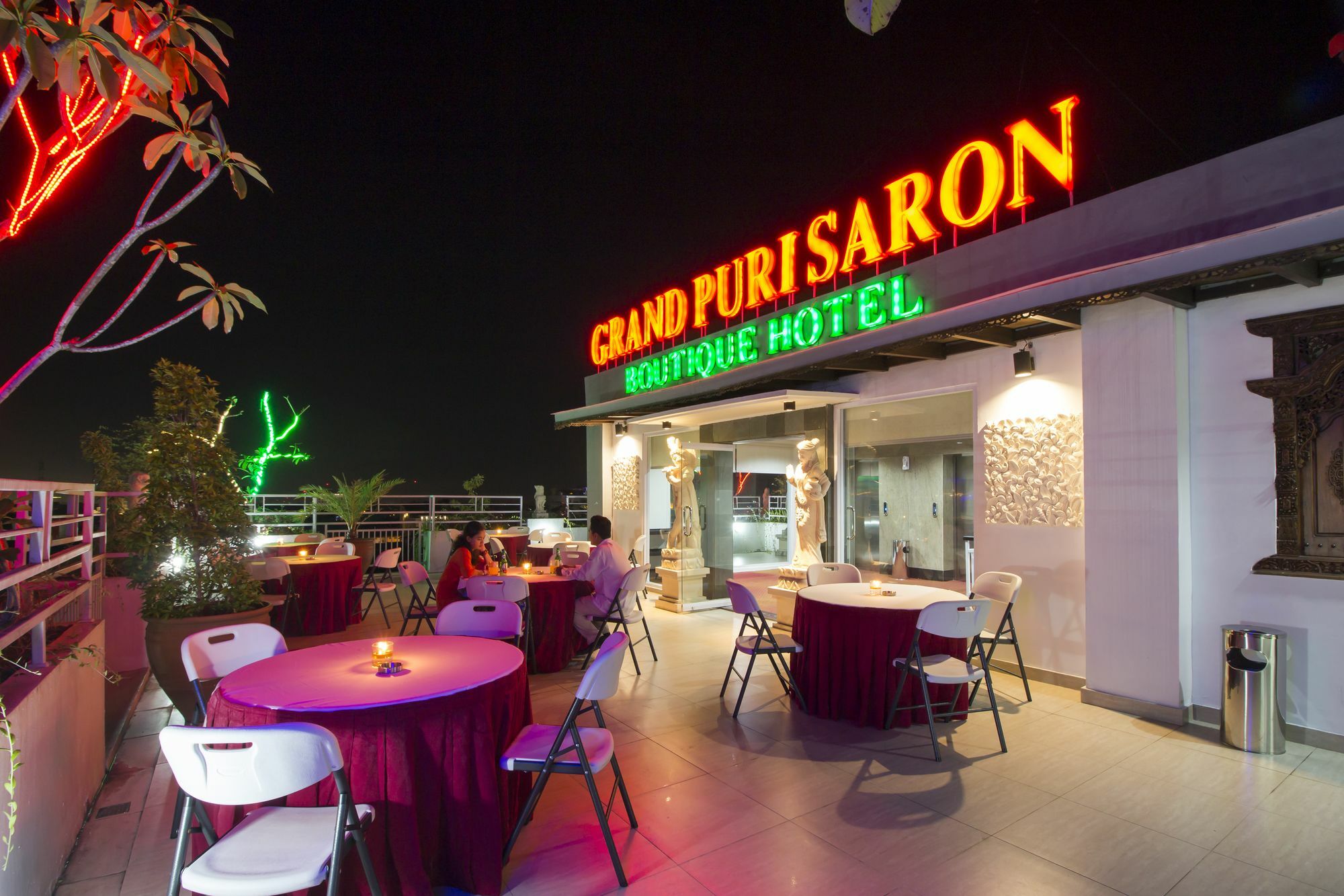 Отель Grand Puri Saron Джокьякарта Экстерьер фото
